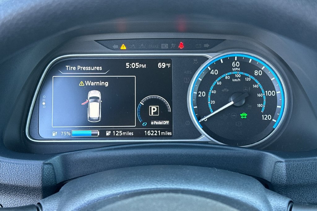 Used 2025 Nissan Leaf S FWD image 23