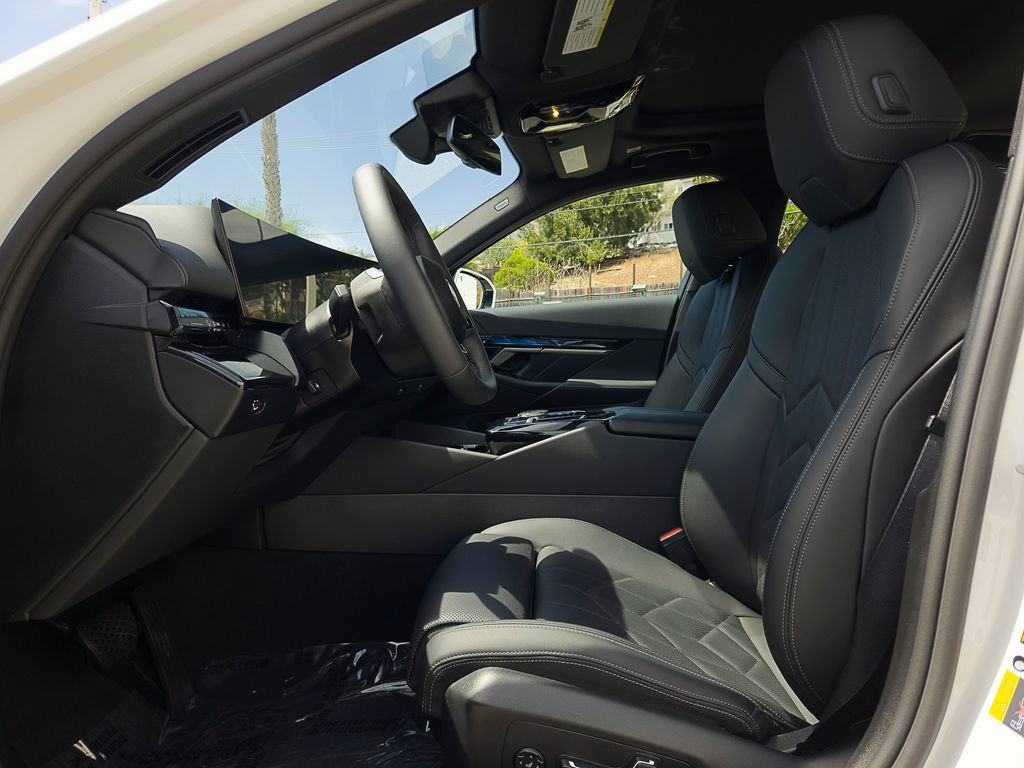 Used 2026 BMW i5 eDrive40 w/ Premium Package RWD image 8