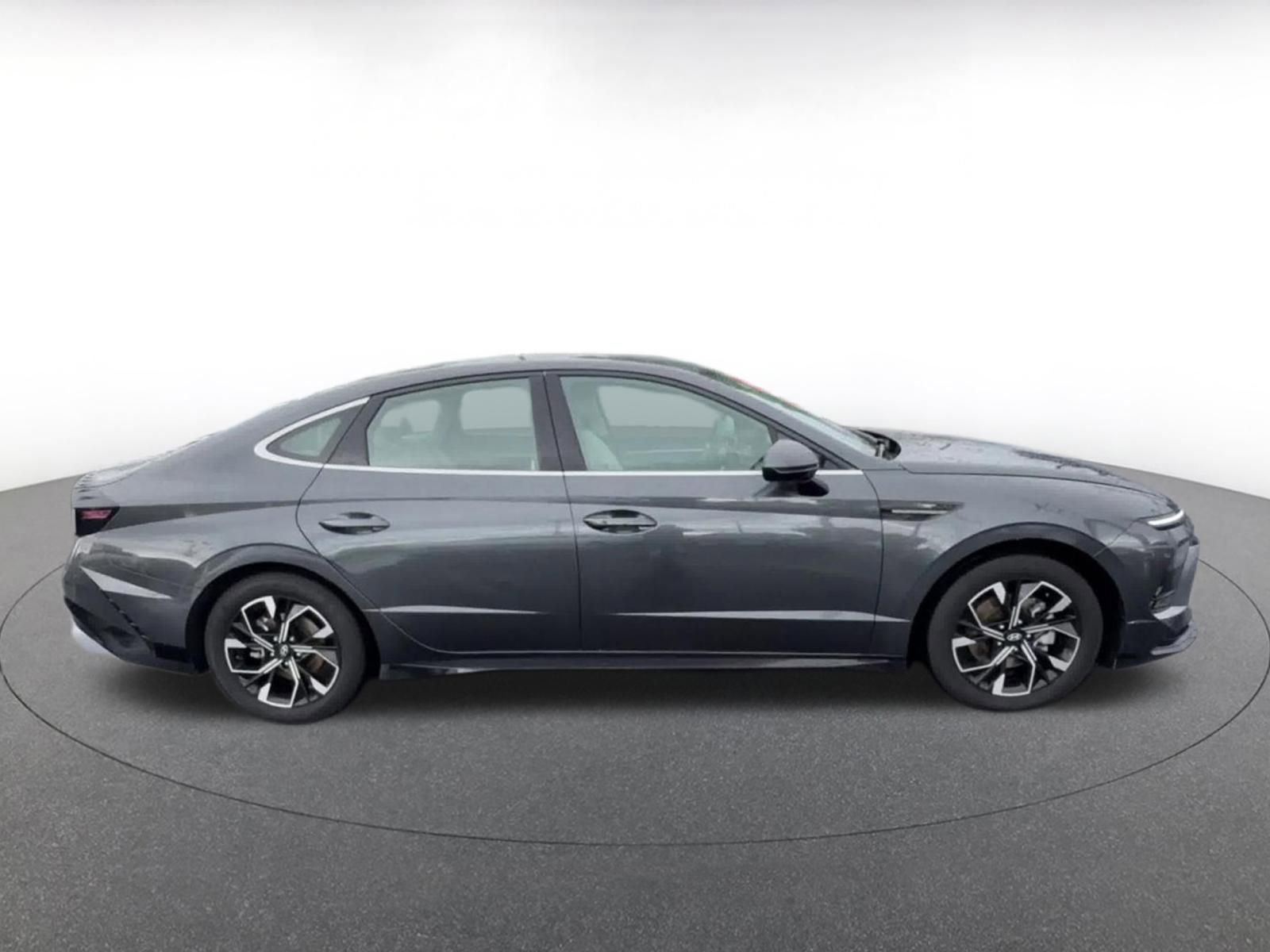 Used 2025 Hyundai Sonata SEL FWD image 16