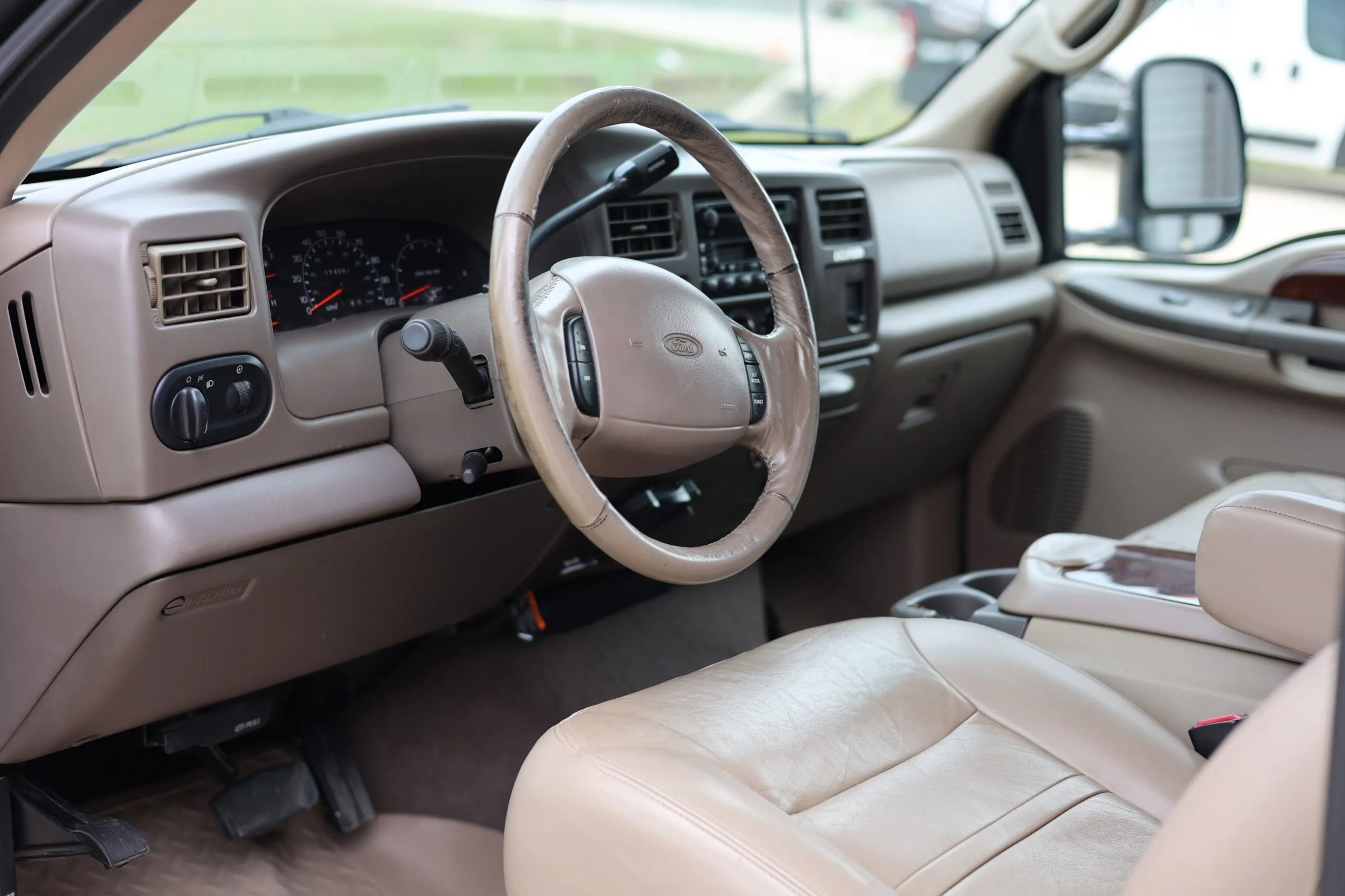 Used 2000 Ford Excursion Limited image 15