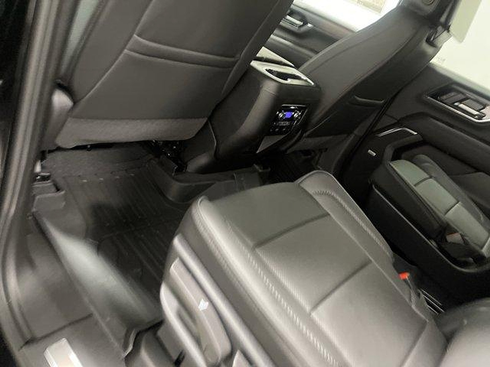 New 2026 GMC Yukon XL Denali w/ Denali Reserve Package AWD/4WD image 12