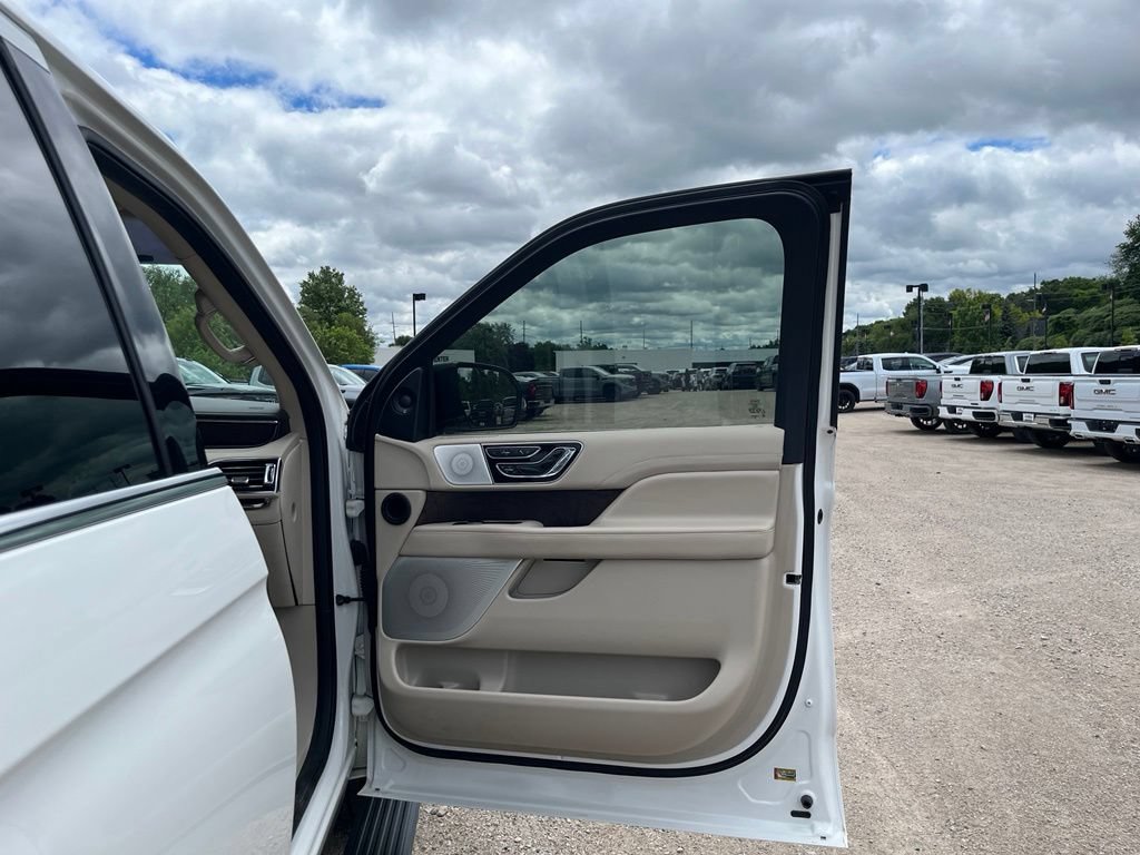 Used 2020 Lincoln Navigator Reserve w/ Luxury Package AWD/4WD image 36
