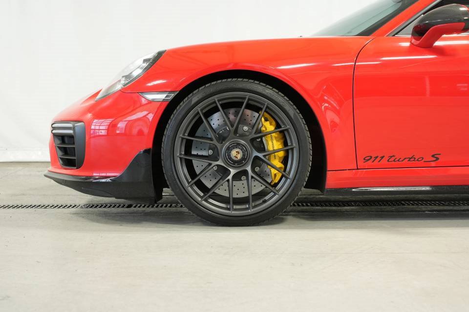 Used 2019 Porsche 911 Turbo image 40