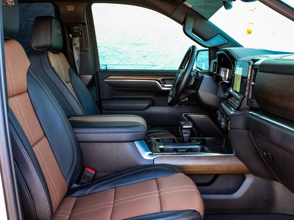 Used 2025 Chevrolet Silverado 1500 High Country image 40