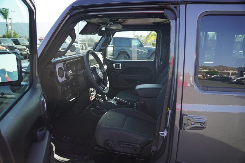 Used 2026 Jeep Wrangler Unlimited Sport AWD/4WD image 32