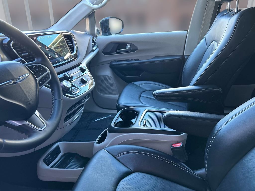 Used 2024 Chrysler Pacifica Touring-L image 22