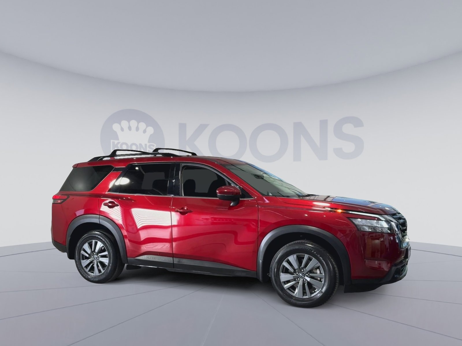 Used 2023 Nissan Pathfinder SV image 2