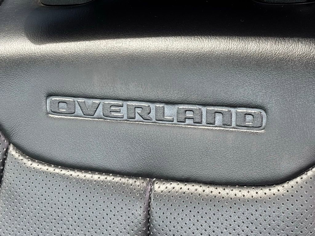Used 2022 Jeep Grand Cherokee Overland w/ Luxury Tech Group IV AWD/4WD image 15