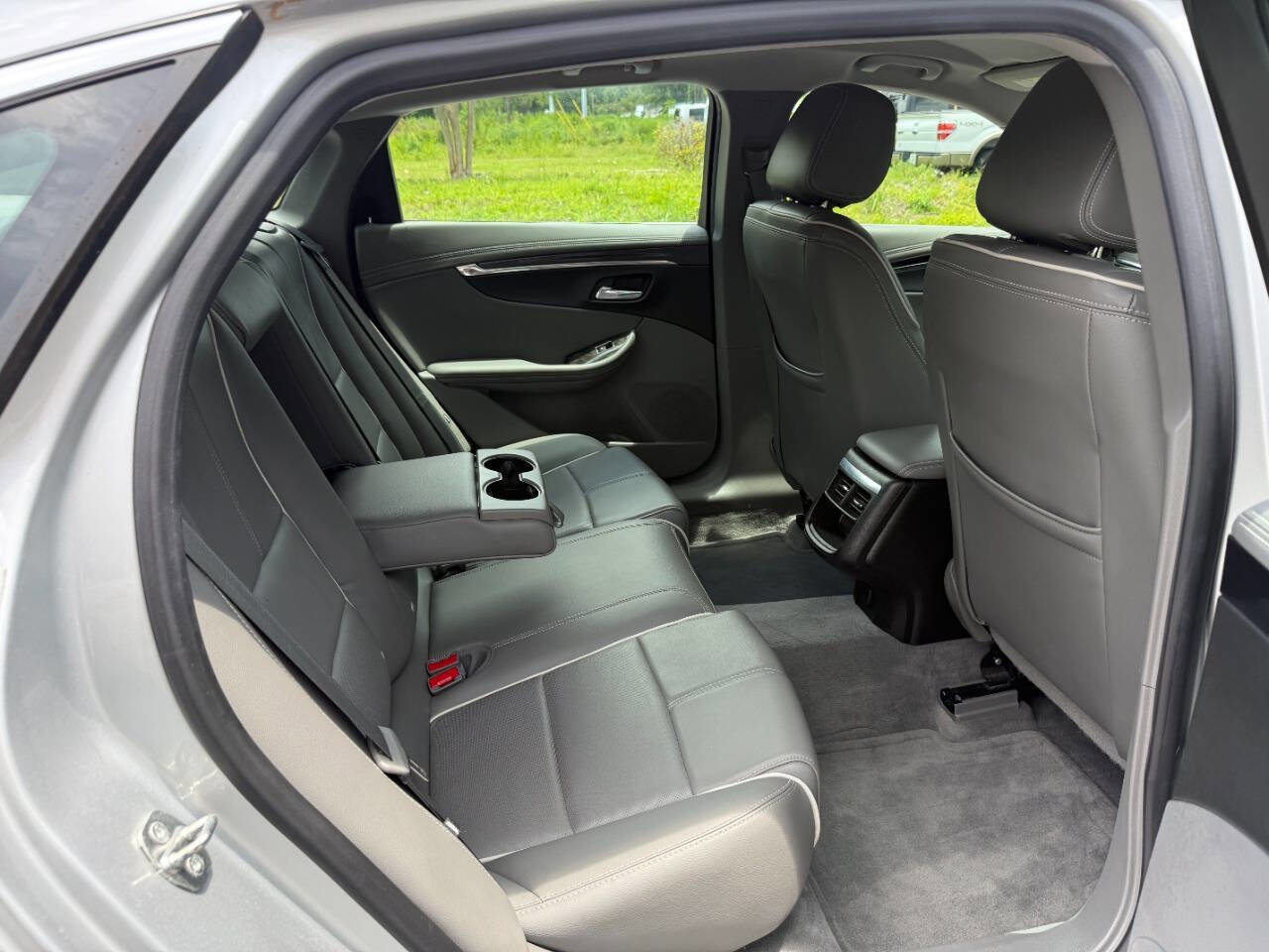 Used 2015 Chevrolet Impala LTZ FWD image 13