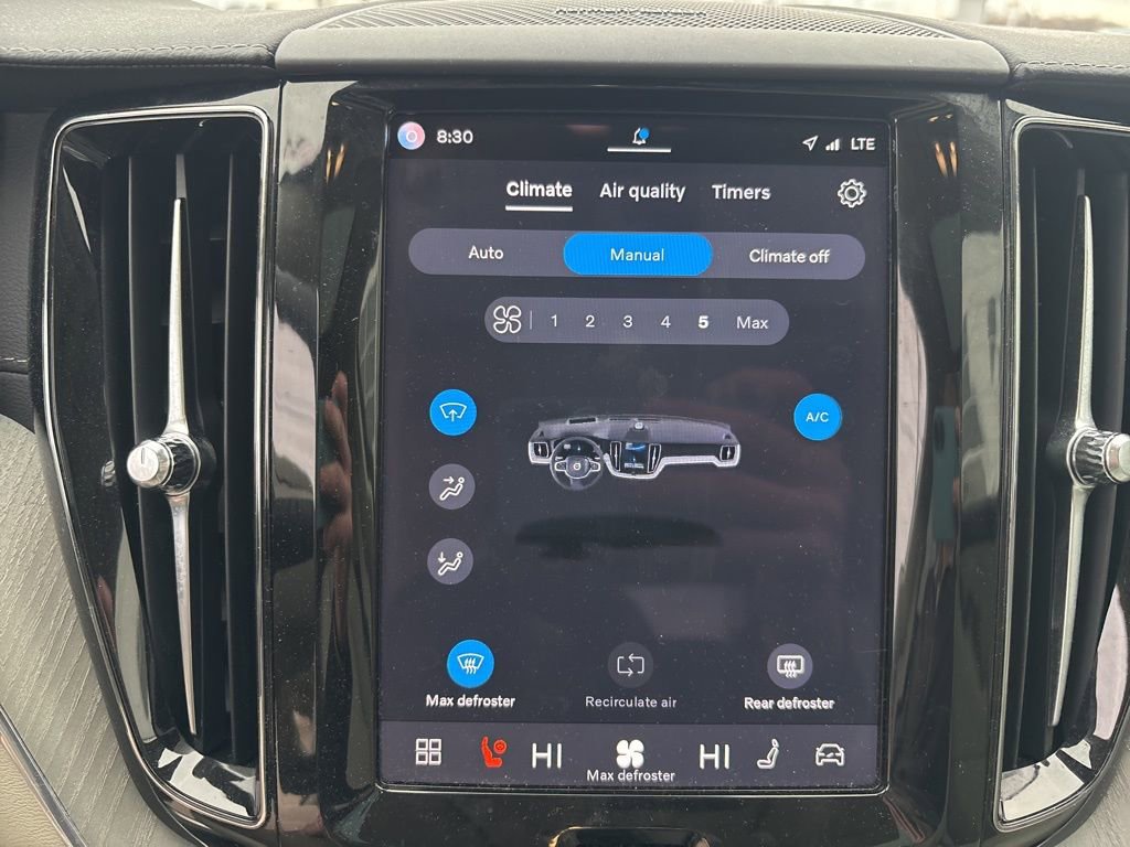 Certified 2024 Volvo XC60 T8 Ultimate w/ Protection Package Premier image 22