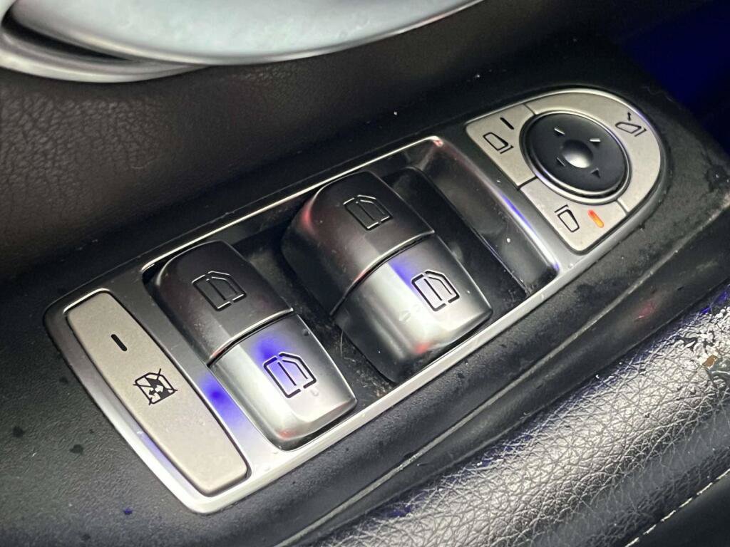 Certified 2018 Mercedes-Benz E 300 4MATIC image 29