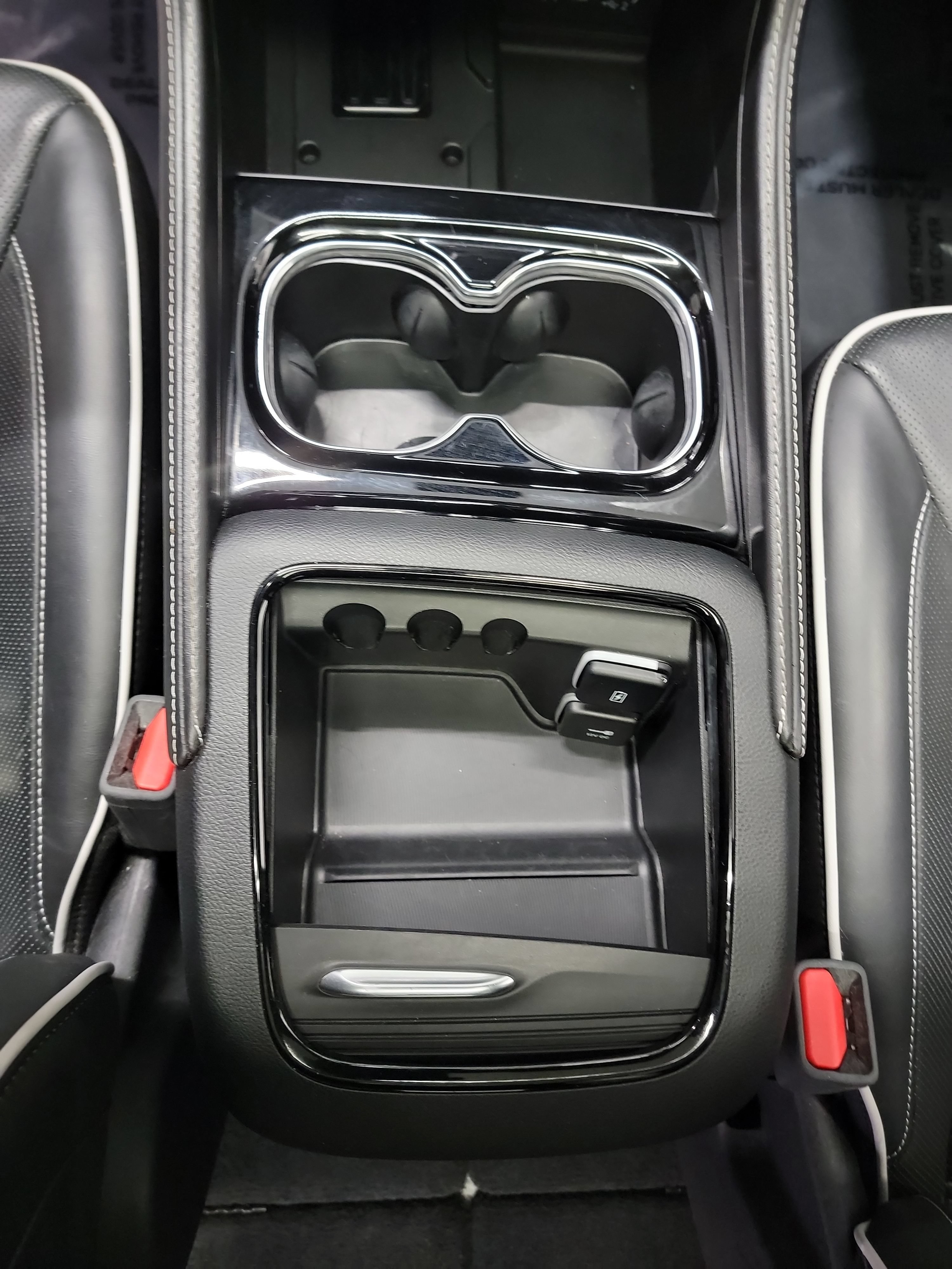 Used 2025 Chrysler Pacifica Limited FWD image 29