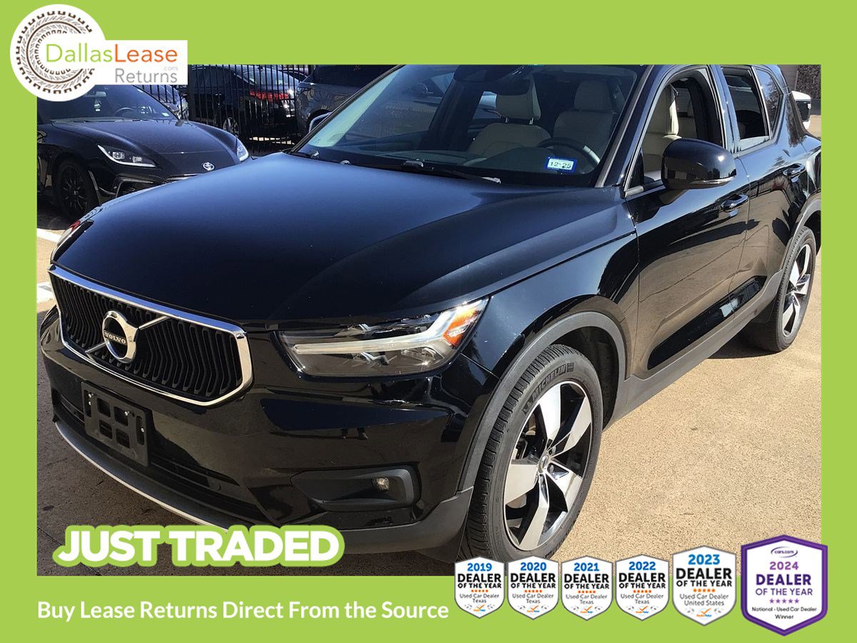 Used 2021 Volvo XC40 T5 Momentum w/ Premium Package image 1