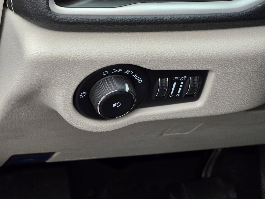 Used 2022 Chrysler Pacifica Touring-L image 36