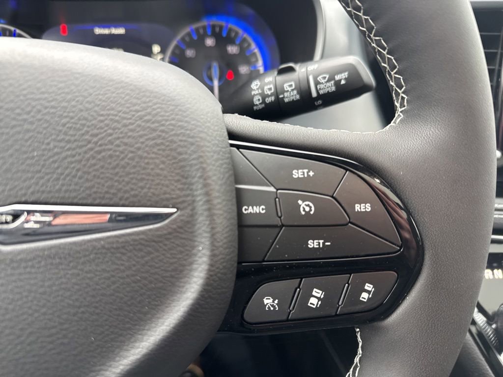 New 2026 Chrysler Pacifica Limited w/ S Appearance Package AWD/4WD image 13