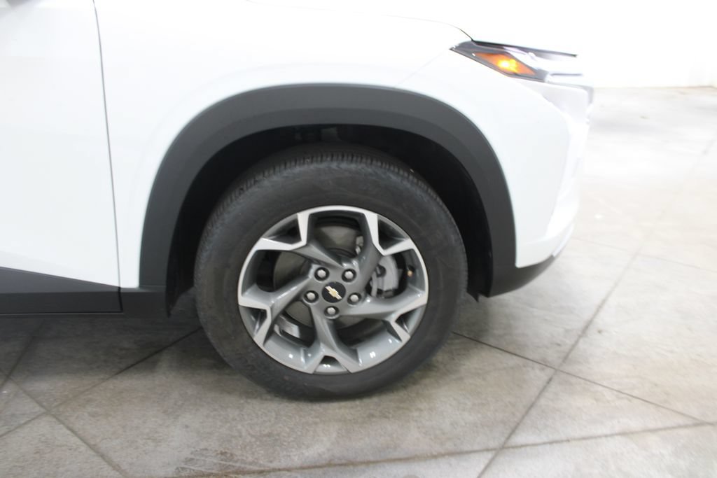 Used 2025 Chevrolet Trax LT FWD image 36