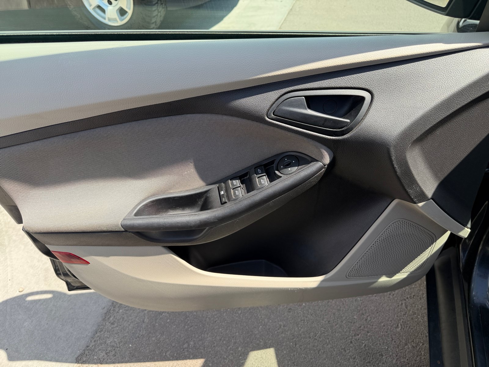 Used 2012 Ford Focus SE FWD image 13