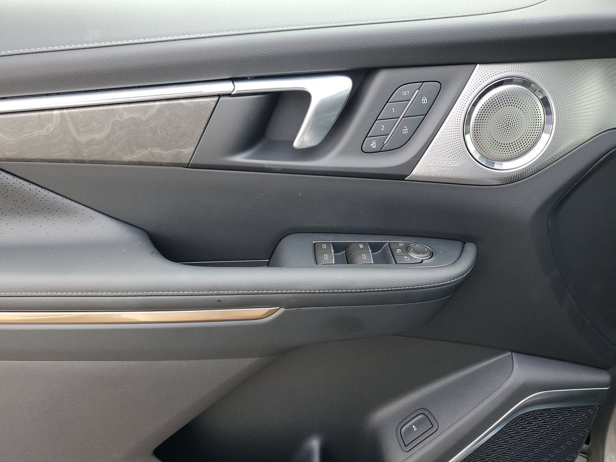 New 2026 Buick Enclave Avenir w/ Super Cruise Package FWD image 17