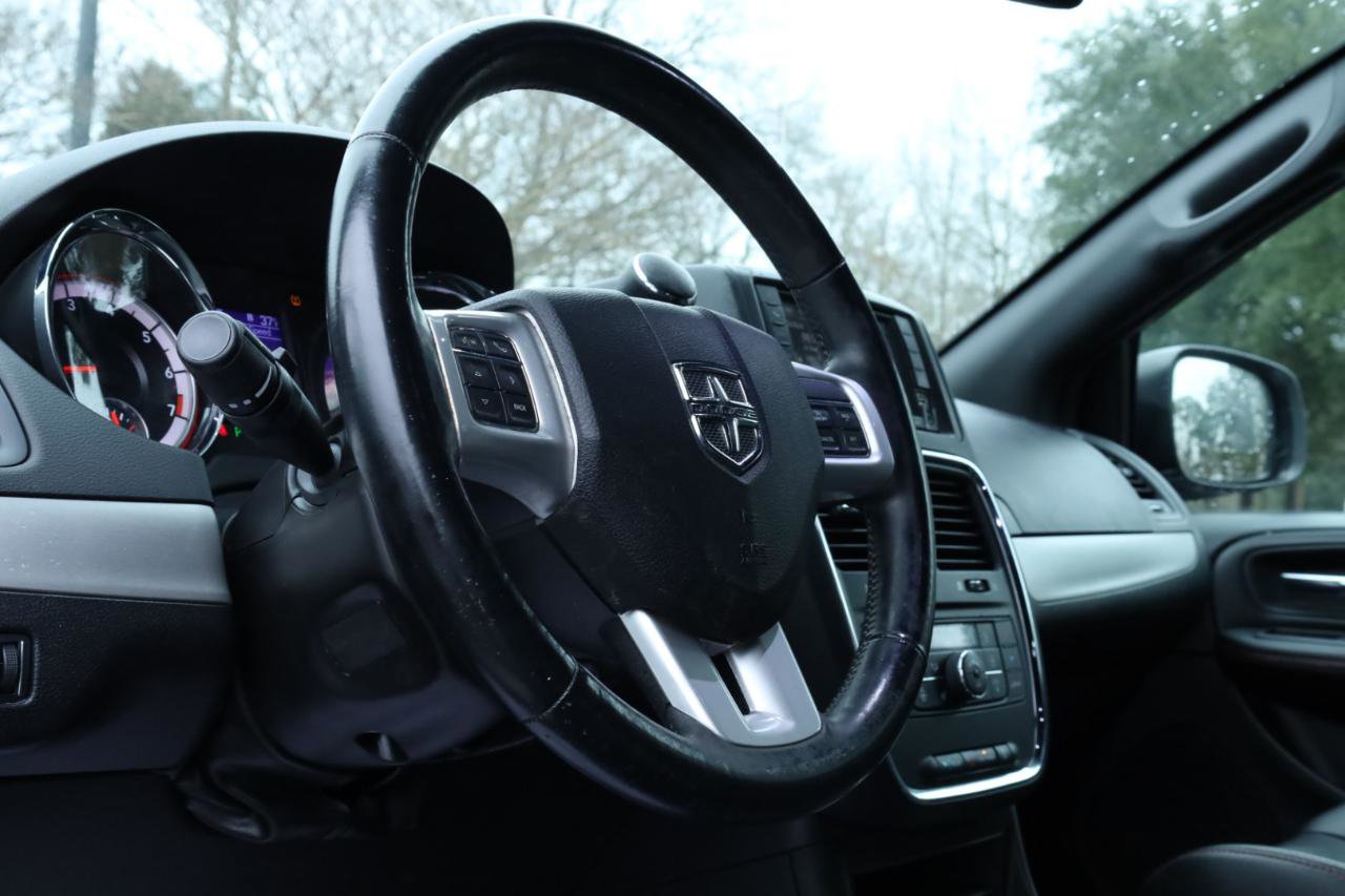 Used 2020 Dodge Grand Caravan GT image 32