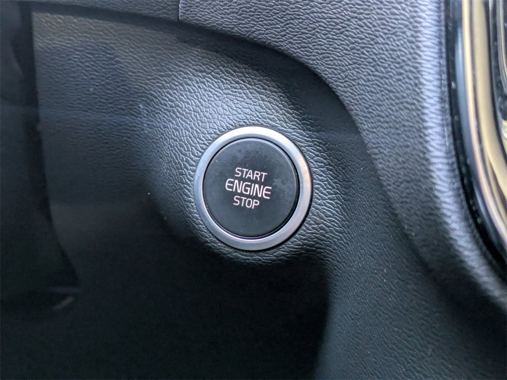 Used 2021 Volvo XC40 T5 R-Design w/ Climate Package image 39