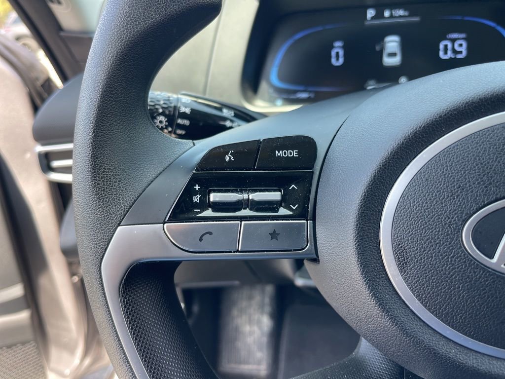 Used 2024 Hyundai Elantra SE image 16