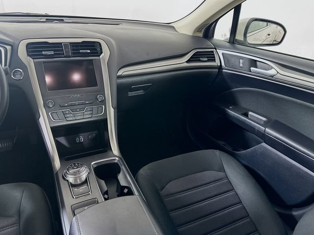 Used 2020 Ford Fusion SE FWD image 26