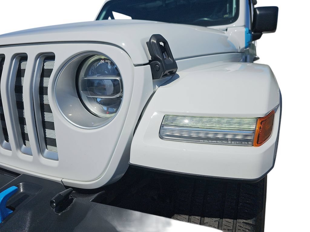Used 2022 Jeep Wrangler Unlimited Sahara w/ Cold Weather Group AWD/4WD image 32
