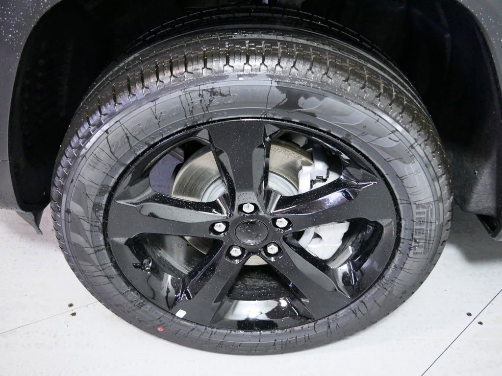 Certified 2024 Jeep Grand Cherokee Limited w/ Black Appearance Package image 22