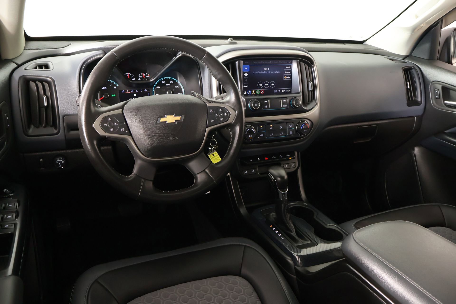 Used 2022 Chevrolet Colorado Z71 RWD image 2
