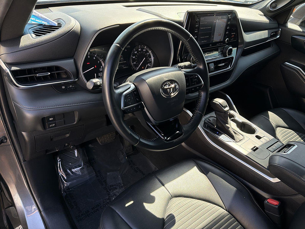 Used 2021 Toyota Highlander XSE FWD image 9