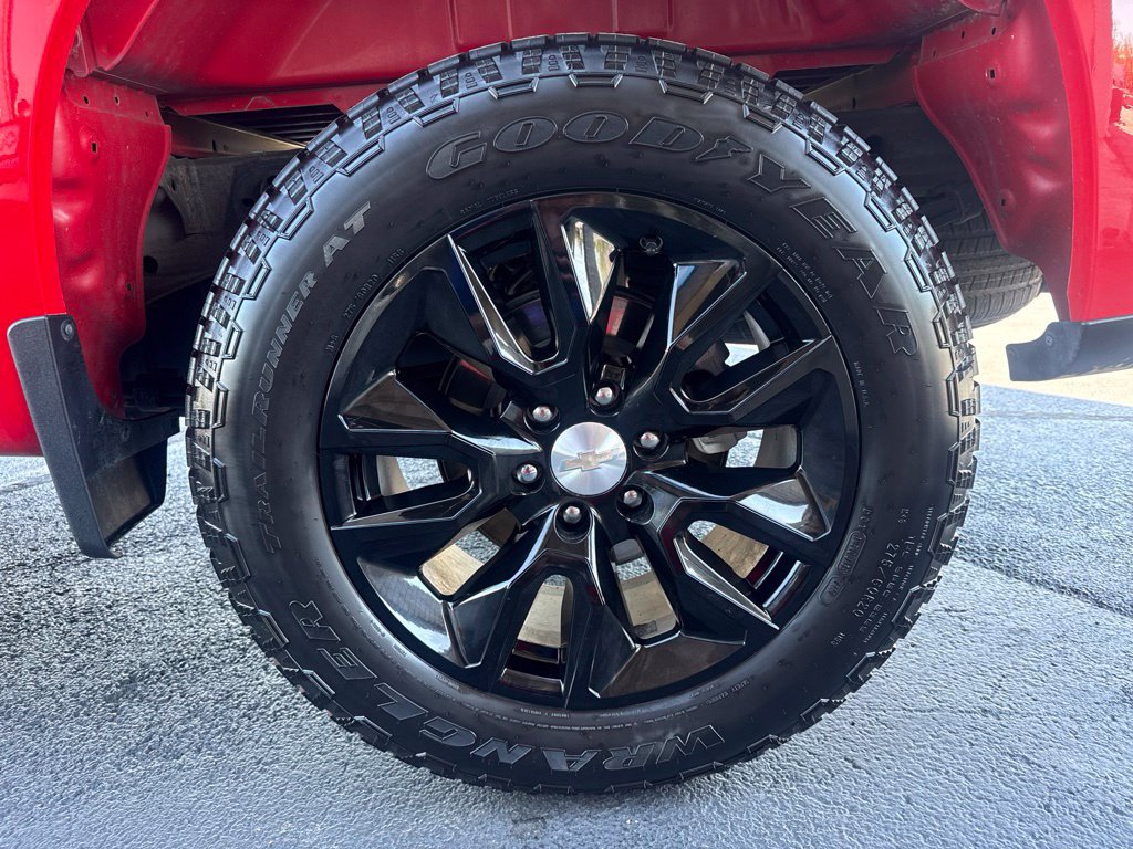 Used 2023 Chevrolet Silverado 1500 Custom AWD/4WD image 3