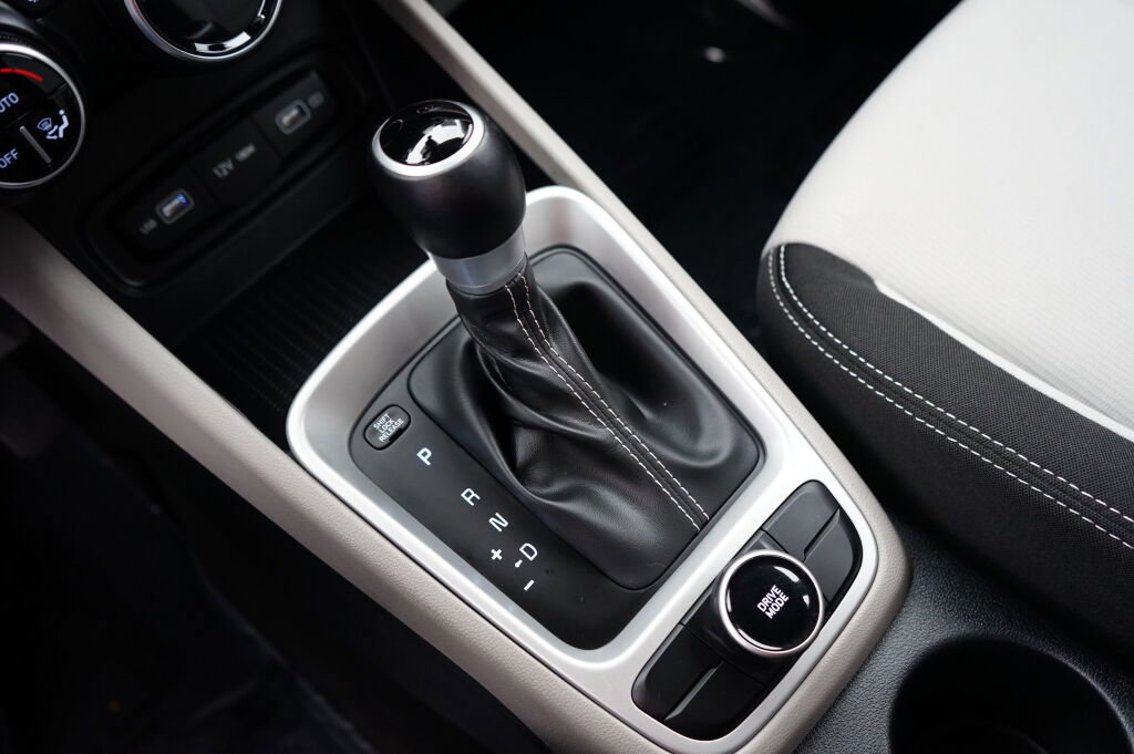 Used 2022 Hyundai Venue SEL w/ Cargo Package image 21