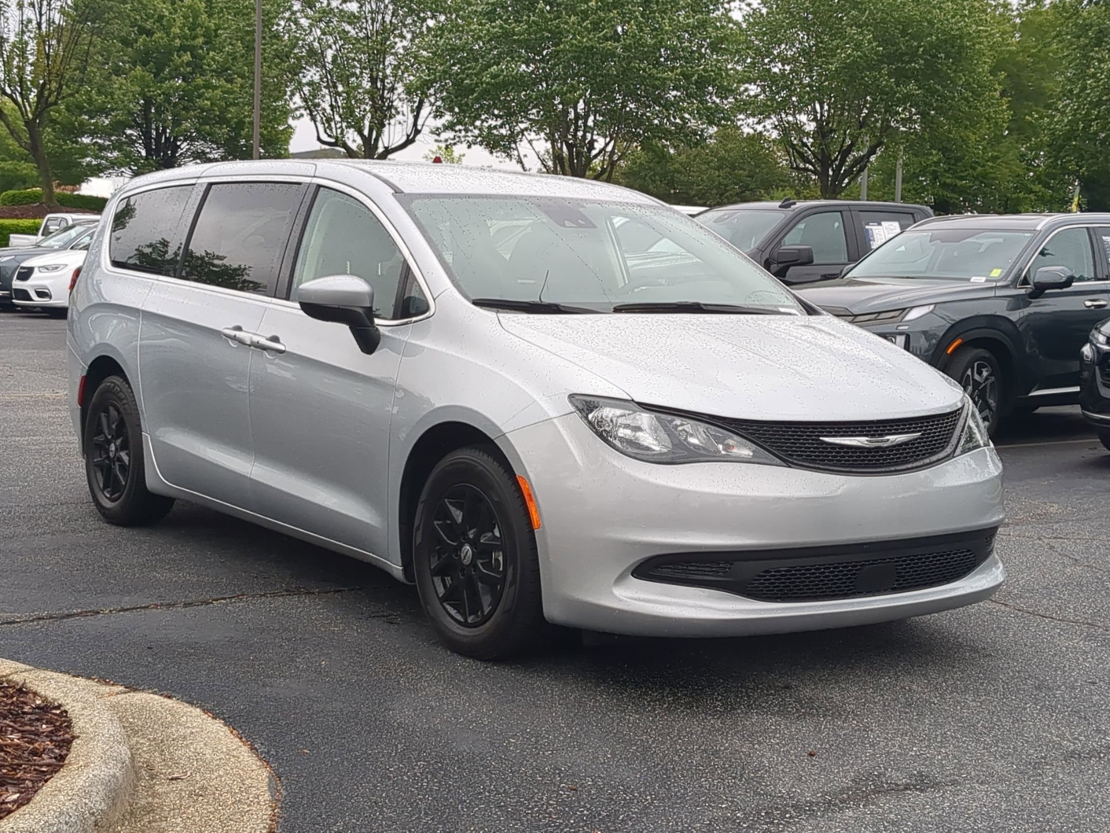Used 2023 Chrysler Voyager LX FWD video 2