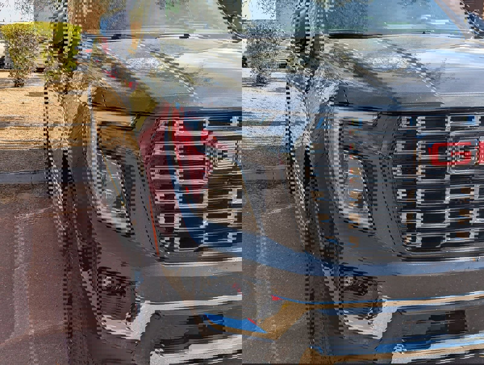 Used 2025 GMC Yukon XL Elevation w/ Elevation Premium Package image 4