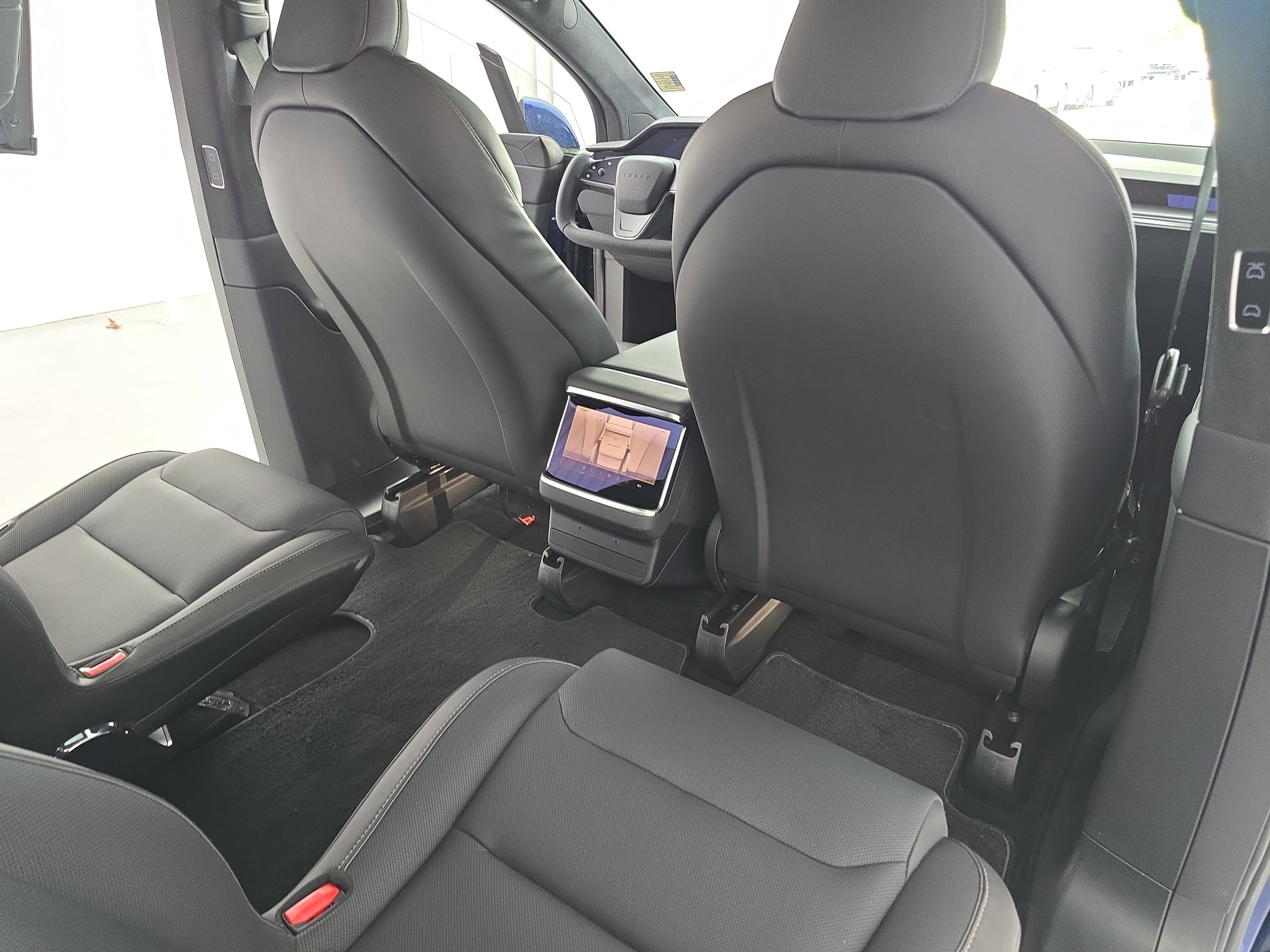 Used 2023 Tesla Model X Plaid image 11
