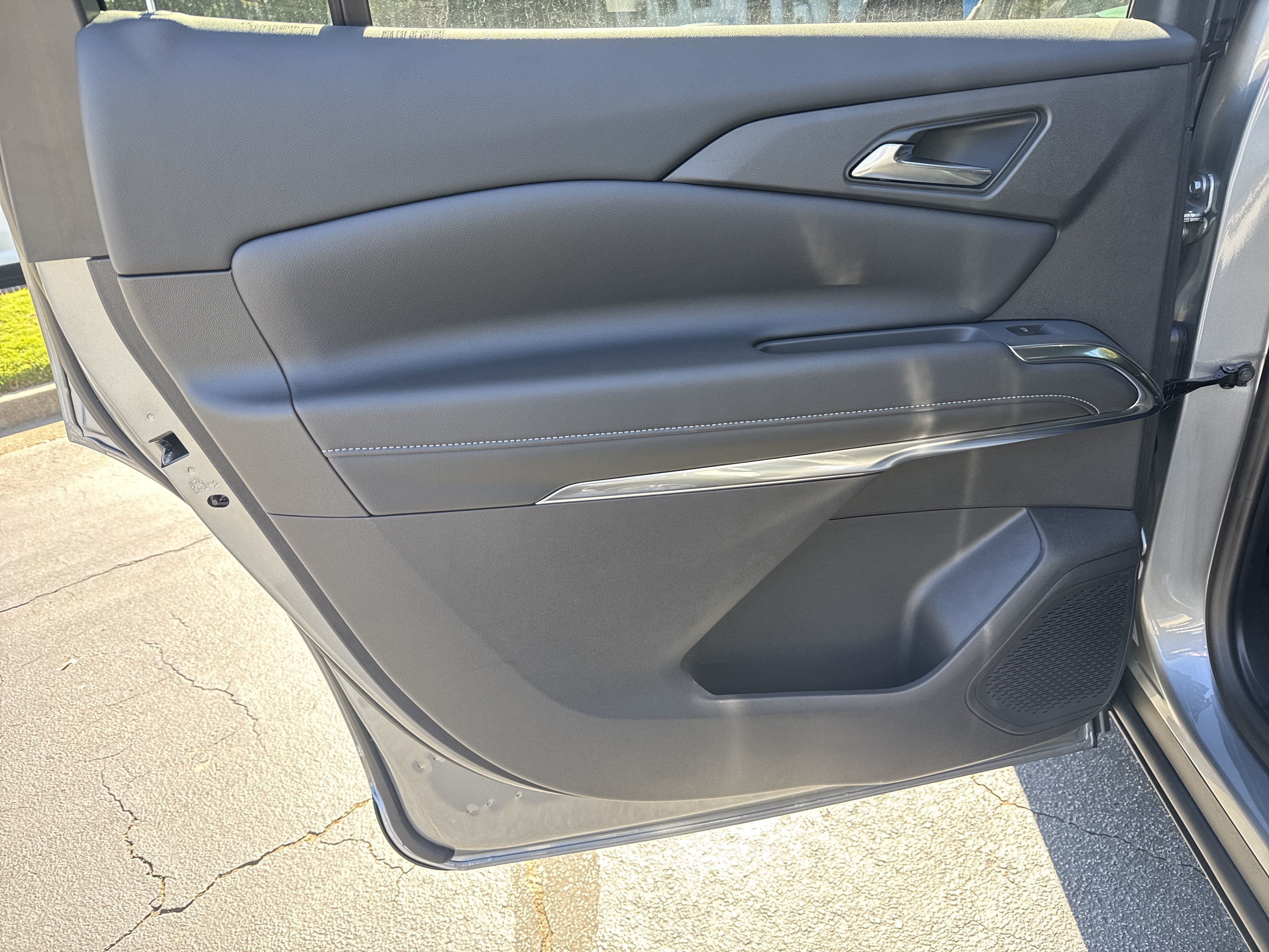 New 2027 Chevrolet Traverse LT w/ LPO, Floor Liner Package FWD image 23