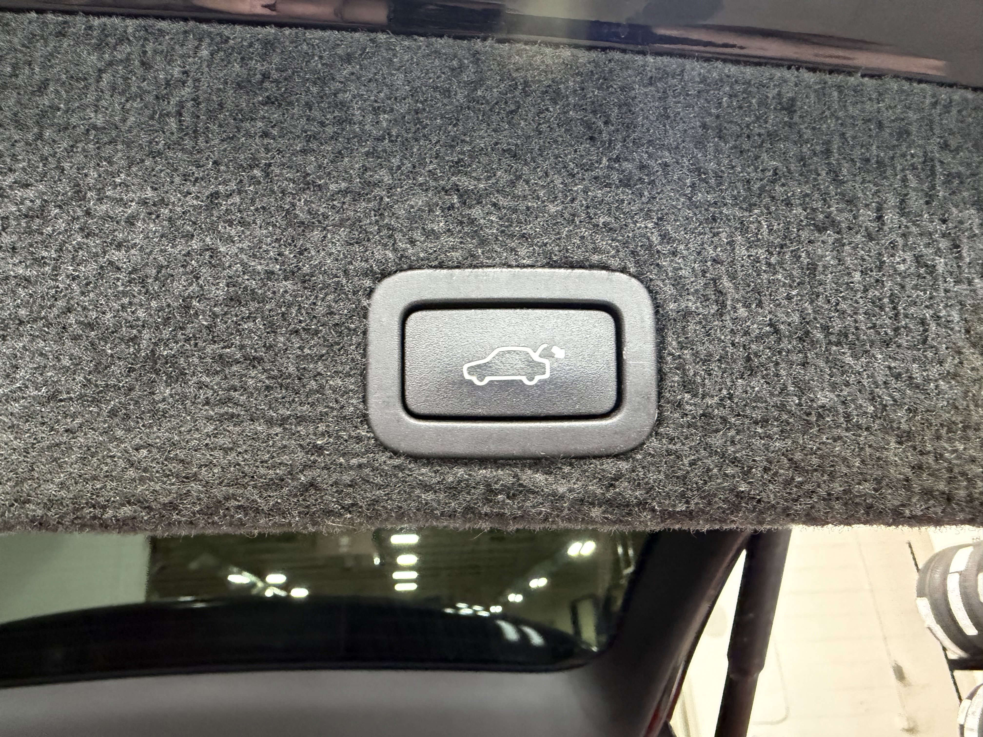 Used 2015 Volvo XC60 T6 Platinum FWD image 28