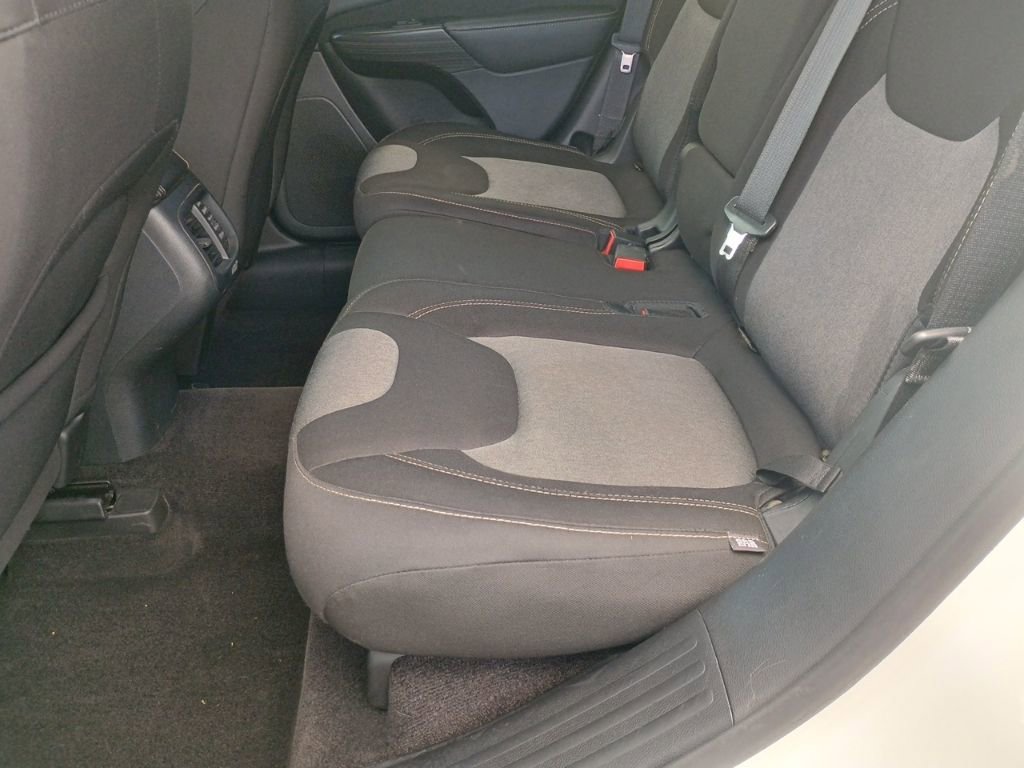 Used 2016 Jeep Cherokee Sport image 15