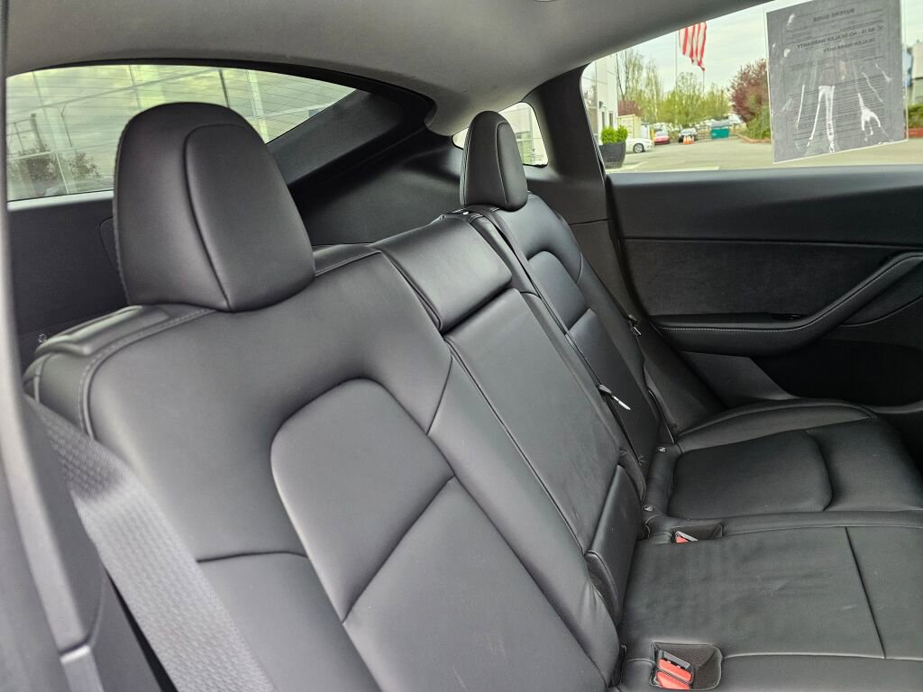 Used 2020 Tesla Model Y Long Range image 16