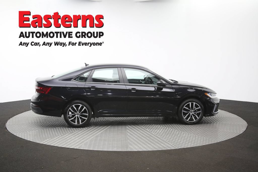 Used 2025 Volkswagen Jetta SE FWD image 43