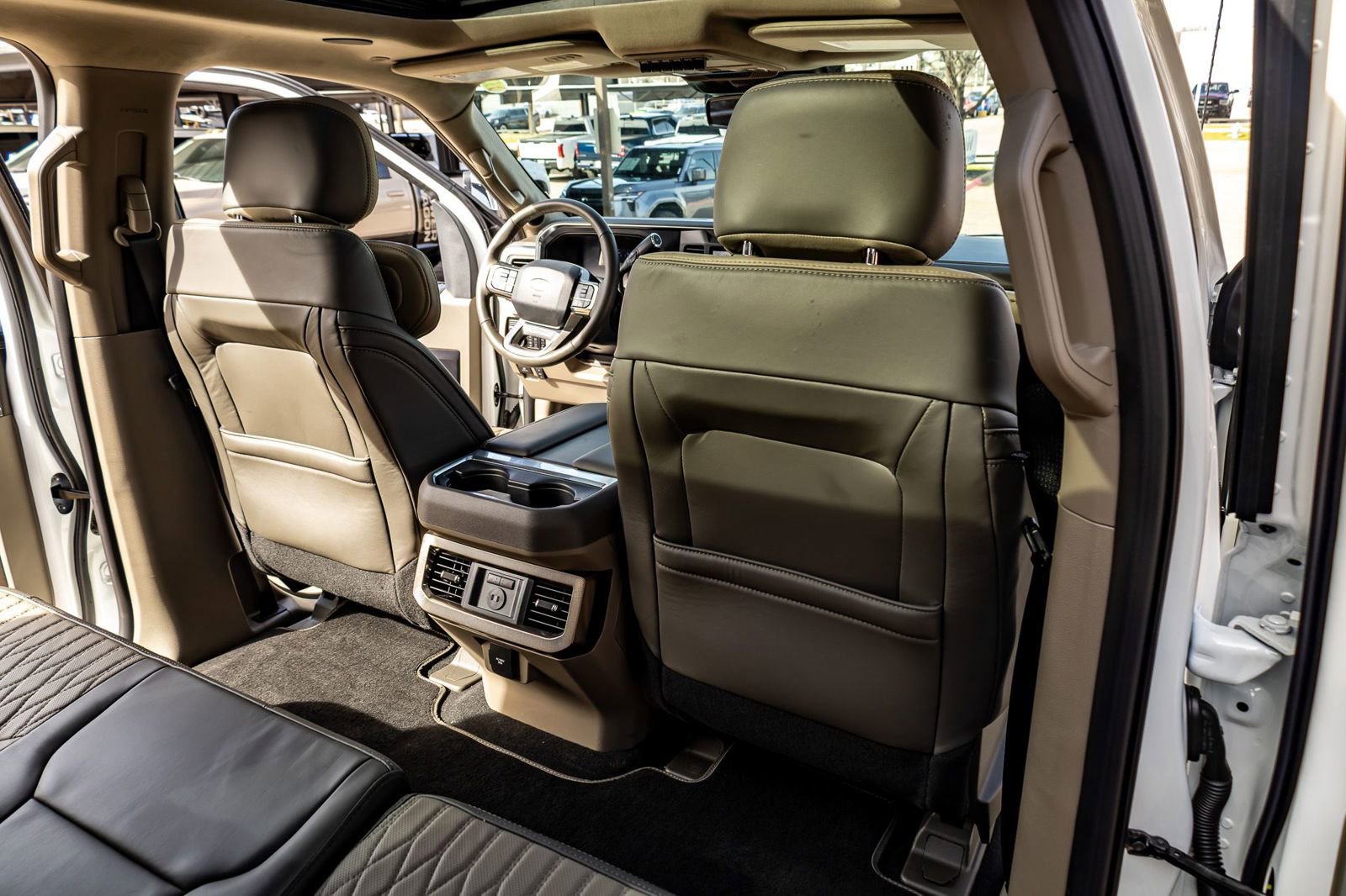 Used 2025 Ford F450 Platinum w/ Platinum Plus Package image 31