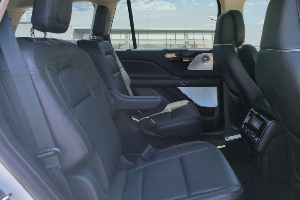 Used 2022 Lincoln Aviator Reserve w/ Equipment Group 201A AWD/4WD image 17