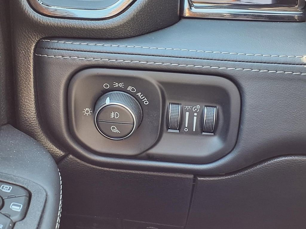 New 2026 RAM 2500 Limited AWD/4WD image 15