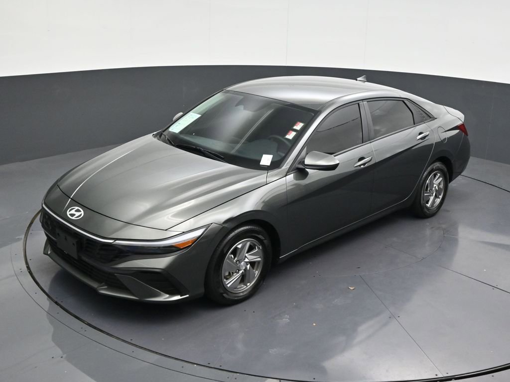 Used 2025 Hyundai Elantra SE image 15