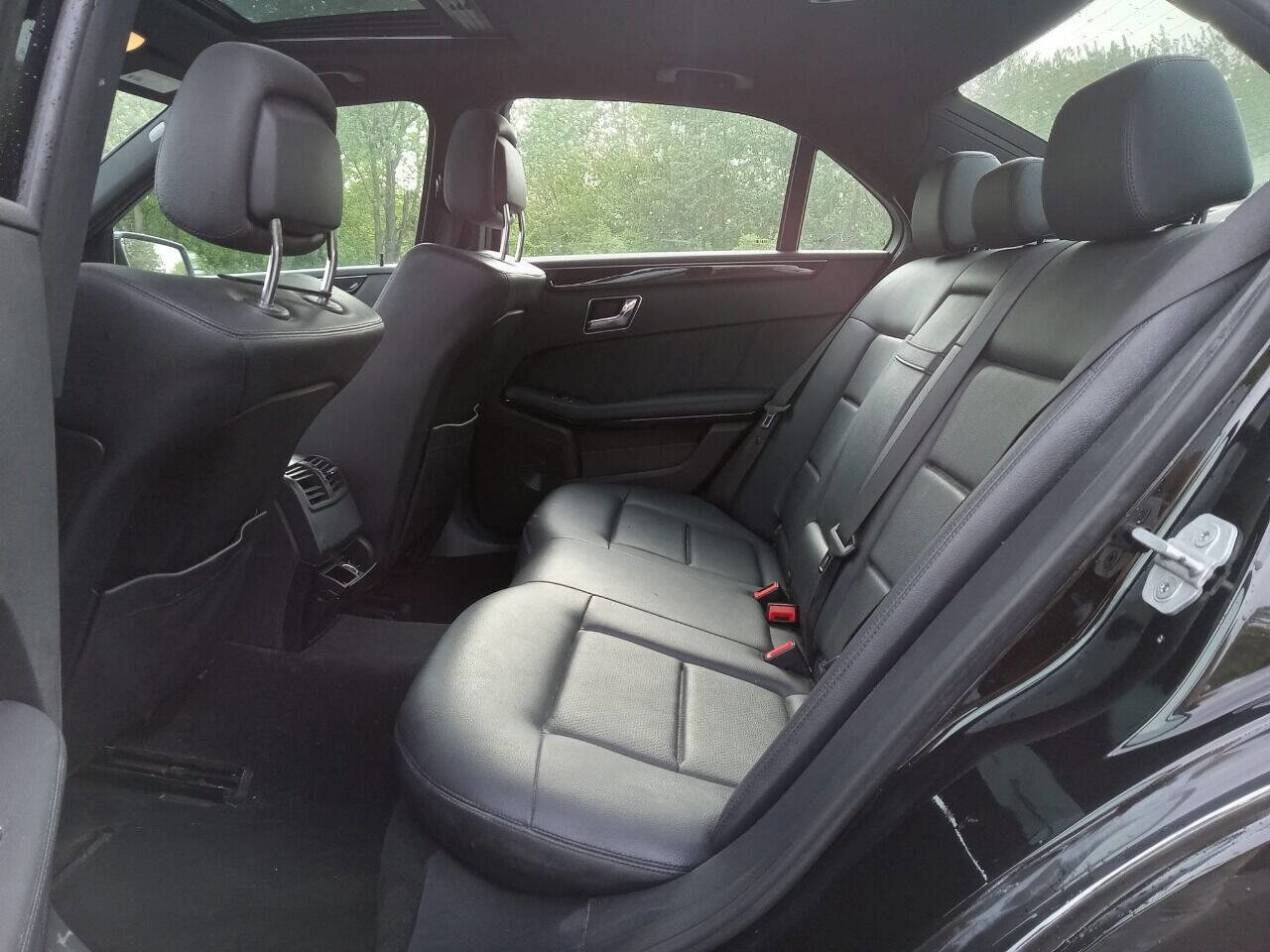 Used 2010 Mercedes-Benz E 350 4MATIC Sedan image 11