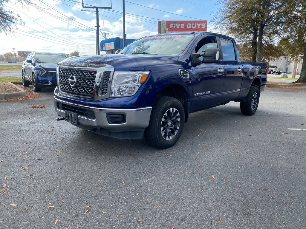 Used 2018 Nissan Titan SV image 3