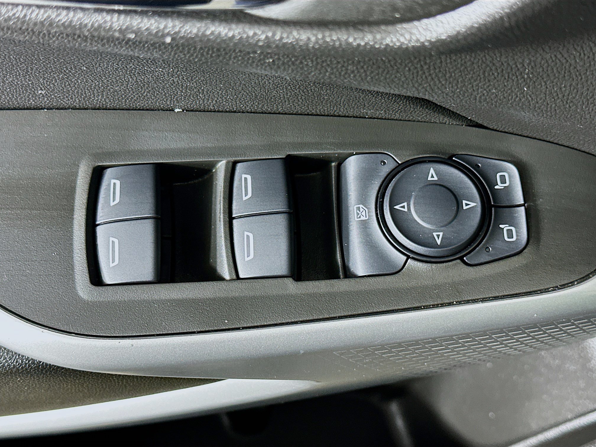 Used 2024 Chevrolet Trax RS w/ Sunroof Package FWD image 15