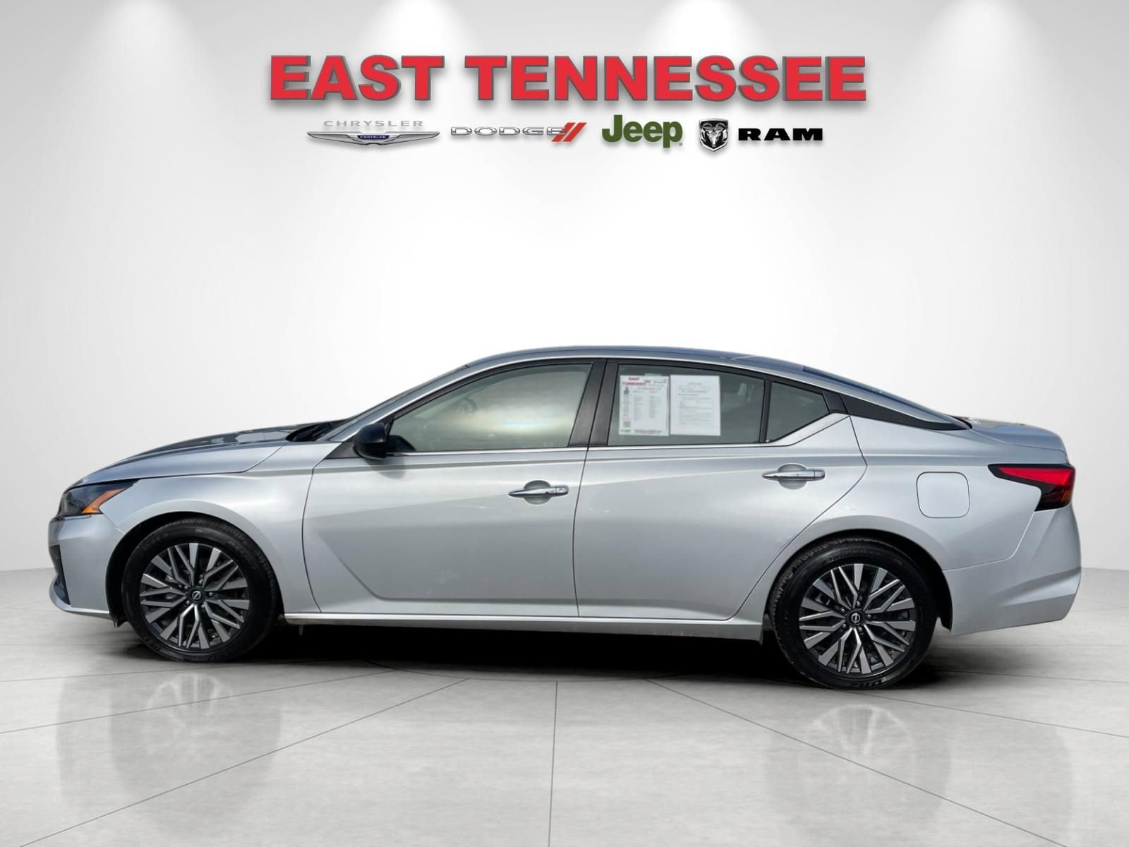 Used 2024 Nissan Altima 2.5 SV image 6