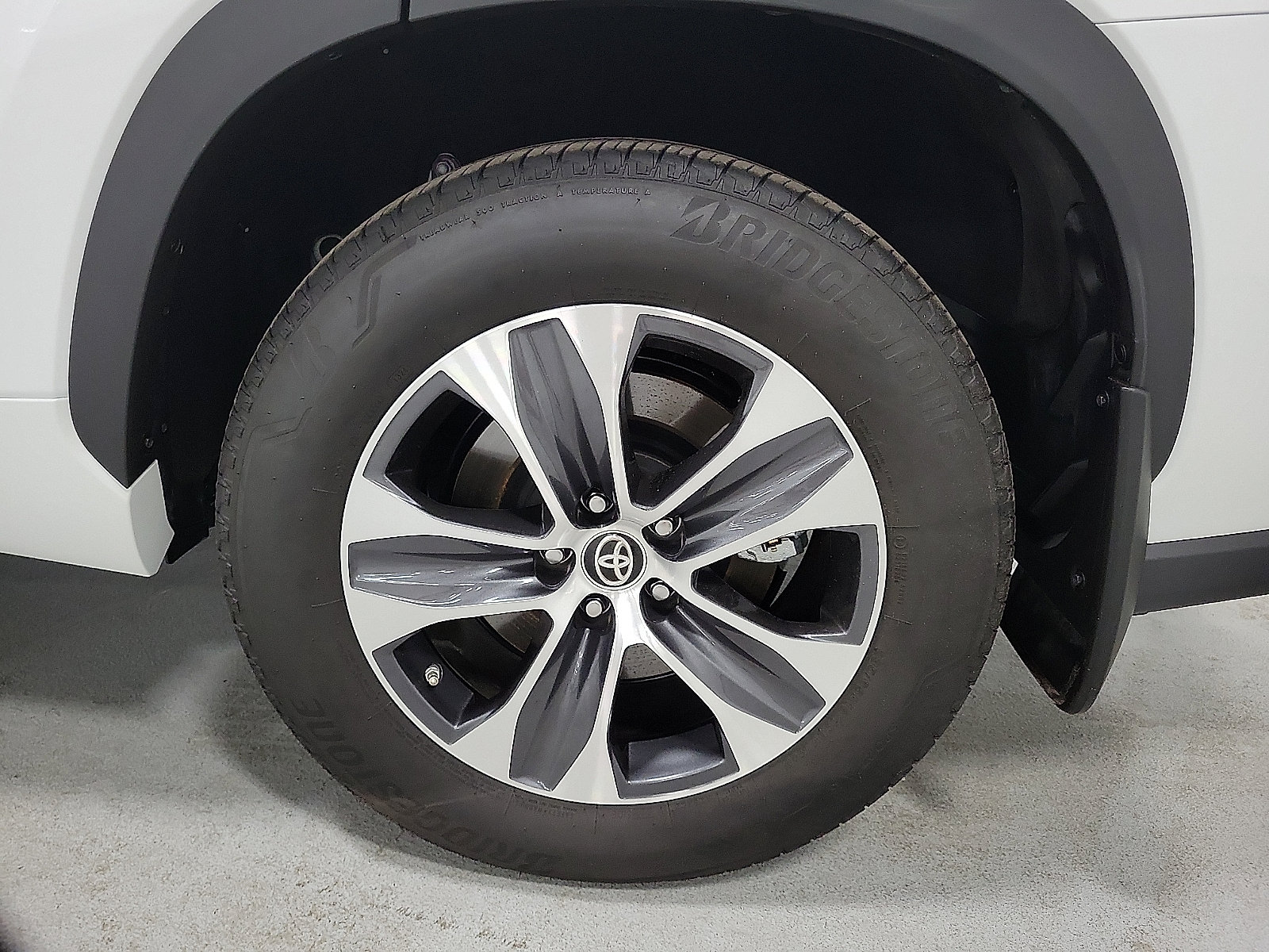 Certified 2024 Toyota Highlander XLE AWD/4WD image 8