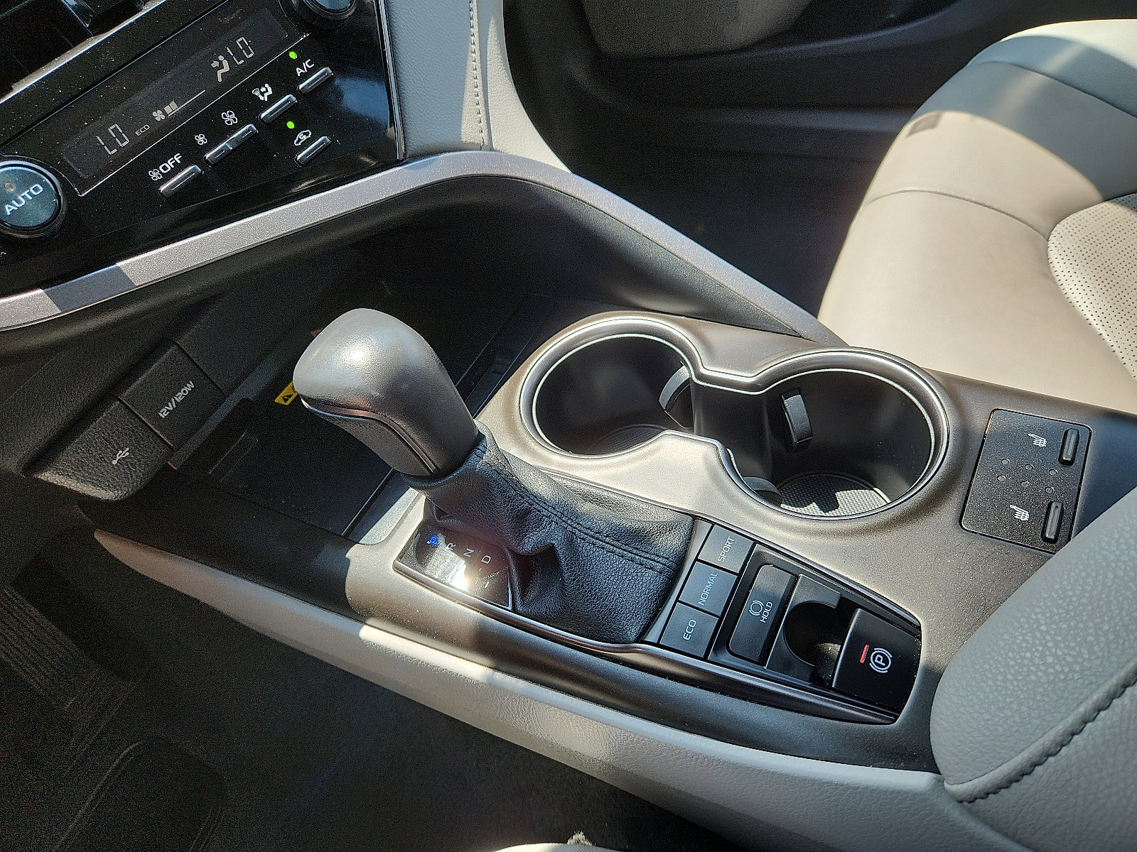 Used 2023 Toyota Camry XSE image 16